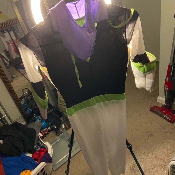 Buzz lightyear costume - Picture 2 of 3